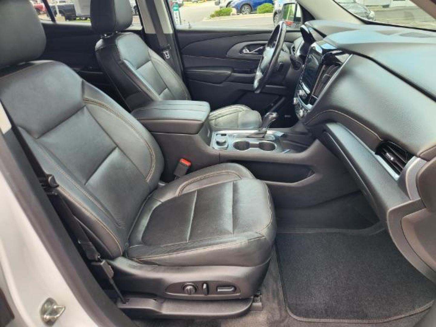 2019 Summit White /Jet Black Chevrolet Traverse (1GNEVKKW3KJ) with an 36L V-6 gasoline direct injection engine, Automatic transmission, located at 1175 N Woodruff Ave, Idaho Falls, ID, 83401, 43.506901, -111.999657 - At Timberline Auto, finding a great deal on your next vehicle is always easy! Our experienced sales staff's goal is to help find you the right vehicle at the right price! Our knowledgeable finance department has options for almost any credit score. We offer extended service contract options to prote - Photo#45