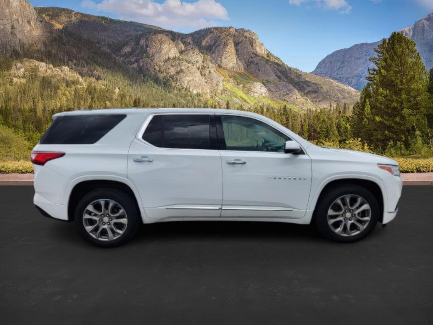 2019 Summit White /Jet Black Chevrolet Traverse (1GNEVKKW3KJ) with an 36L V-6 gasoline direct injection engine, Automatic transmission, located at 1175 N Woodruff Ave, Idaho Falls, ID, 83401, 43.506901, -111.999657 - At Timberline Auto, finding a great deal on your next vehicle is always easy! Our experienced sales staff's goal is to help find you the right vehicle at the right price! Our knowledgeable finance department has options for almost any credit score. We offer extended service contract options to prote - Photo#5