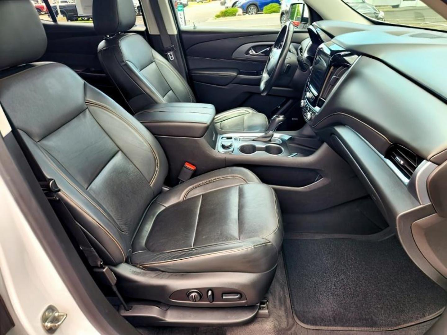 2019 Summit White /Jet Black Chevrolet Traverse (1GNEVKKW3KJ) with an 36L V-6 gasoline direct injection engine, Automatic transmission, located at 1175 N Woodruff Ave, Idaho Falls, ID, 83401, 43.506901, -111.999657 - At Timberline Auto, finding a great deal on your next vehicle is always easy! Our experienced sales staff's goal is to help find you the right vehicle at the right price! Our knowledgeable finance department has options for almost any credit score. We offer extended service contract options to prote - Photo#14
