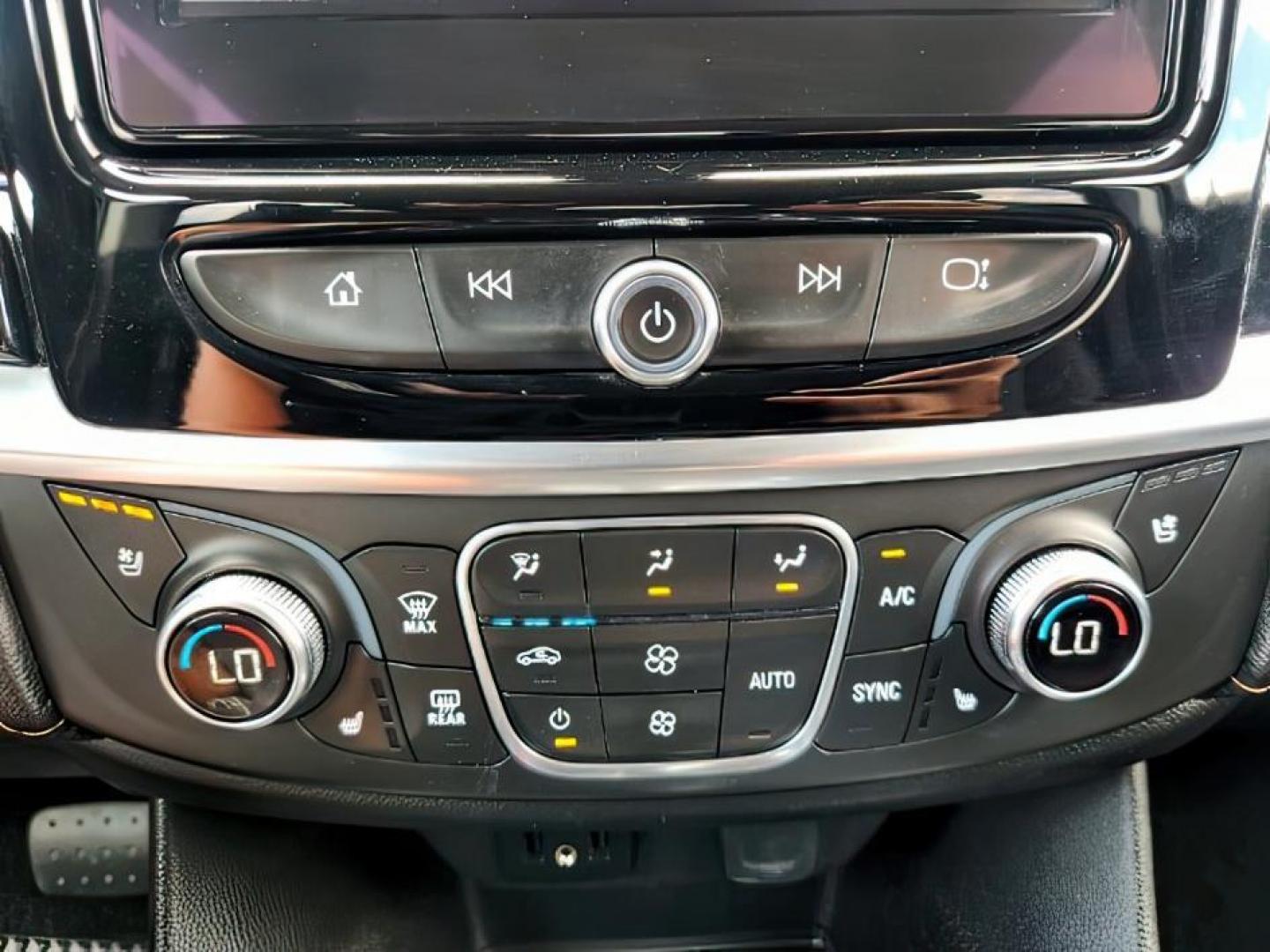 2019 Summit White /Jet Black Chevrolet Traverse (1GNEVKKW3KJ) with an 36L V-6 gasoline direct injection engine, Automatic transmission, located at 1175 N Woodruff Ave, Idaho Falls, ID, 83401, 43.506901, -111.999657 - At Timberline Auto, finding a great deal on your next vehicle is always easy! Our experienced sales staff's goal is to help find you the right vehicle at the right price! Our knowledgeable finance department has options for almost any credit score. We offer extended service contract options to prote - Photo#25