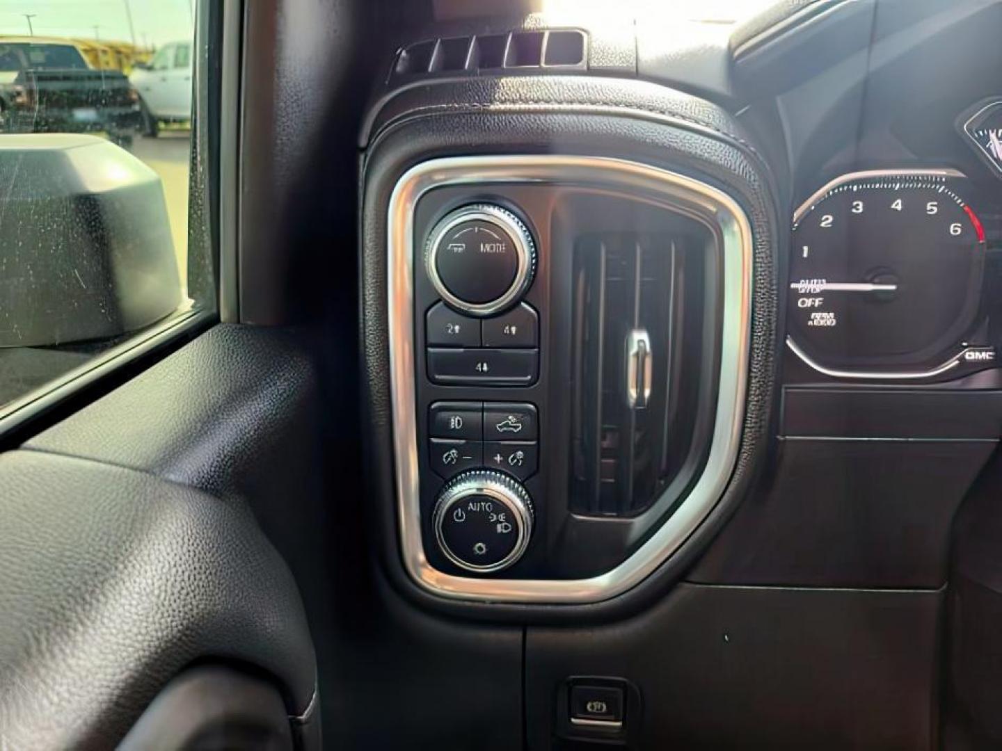 2022 Quicksilver Metallic /Jet Black GMC Sierra 3500HD (1GT49TE70NF) with an 66L V-8 gasoline direct injection engine, Automatic transmission, located at 1175 N Woodruff Ave, Idaho Falls, ID, 83401, 43.506901, -111.999657 - At Timberline Auto, finding a great deal on your next vehicle is always easy! Our experienced sales staff's goal is to help find you the right vehicle at the right price! Our knowledgeable finance department has options for almost any credit score. We offer extended service contract options to prote - Photo#25