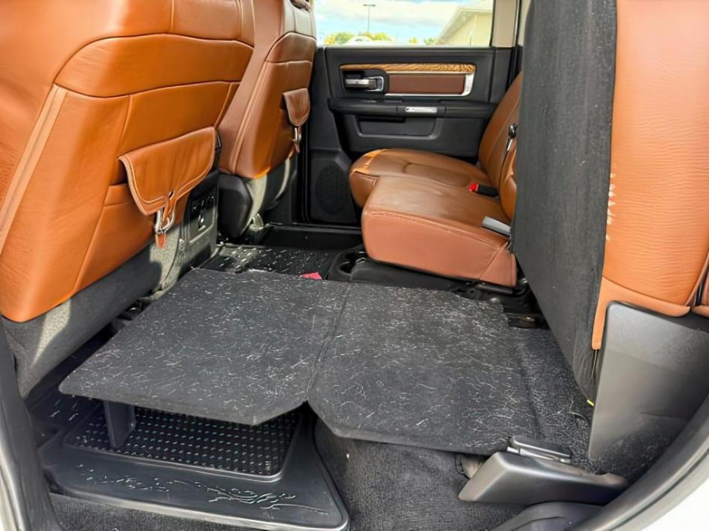 2013 WHITE /LEATHER RAM 1500 LARAMIE LONGHORN (1C6RR7PTXDS) with an 5.7 V8 engine, AUTO transmission, located at 1235 N Woodruff Ave., Idaho Falls, 83401, (208) 523-1053, 43.507172, -112.000488 - At Timberline Auto, finding a great deal on your next vehicle is always easy! Our experienced sales staff's goal is to help find you the right vehicle at the right price! Our knowledgeable finance department has options for almost any credit score. We offer extended service contract options to prote - Photo#22