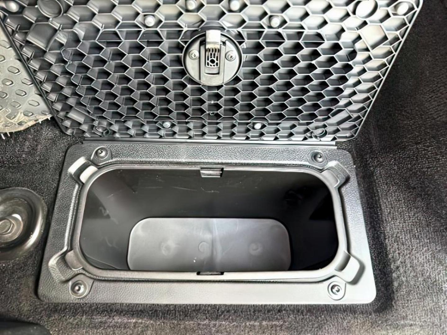 2013 WHITE /LEATHER Ram 1500 (1C6RR7PTXDS) with an 57 V8 engine, Automatic transmission, located at 1175 N Woodruff Ave, Idaho Falls, ID, 83401, 43.506901, -111.999657 - At Timberline Auto, finding a great deal on your next vehicle is always easy! Our experienced sales staff's goal is to help find you the right vehicle at the right price! Our knowledgeable finance department has options for almost any credit score. We offer extended service contract options to prote - Photo#23