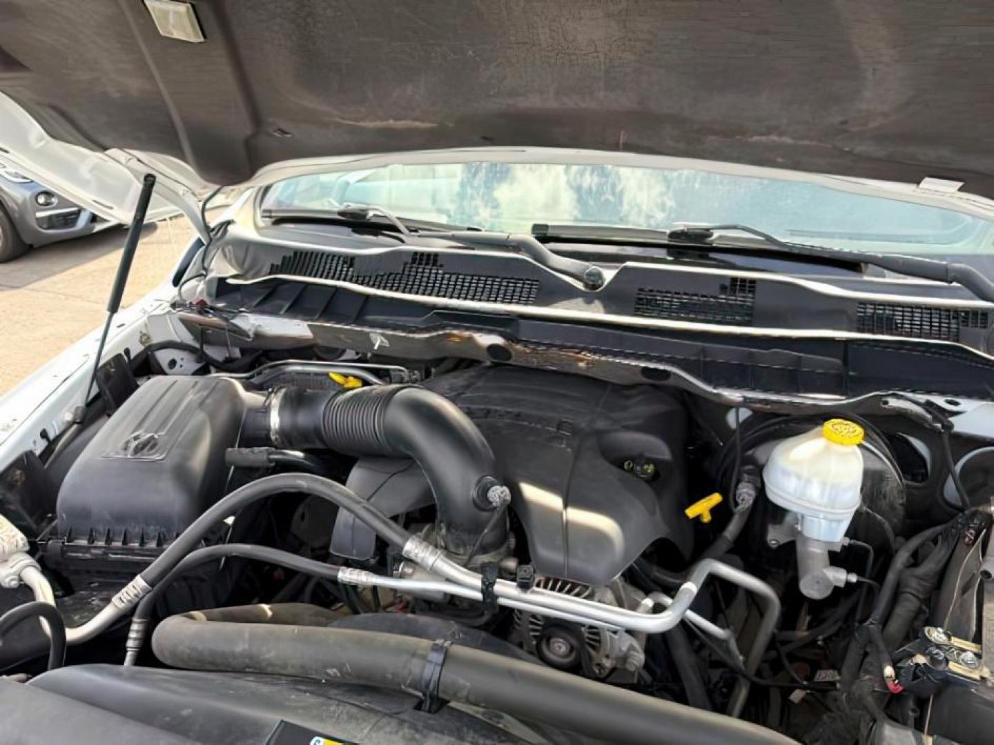2013 WHITE /LEATHER Ram 1500 (1C6RR7PTXDS) with an 57 V8 engine, Automatic transmission, located at 1175 N Woodruff Ave, Idaho Falls, ID, 83401, 43.506901, -111.999657 - At Timberline Auto, finding a great deal on your next vehicle is always easy! Our experienced sales staff's goal is to help find you the right vehicle at the right price! Our knowledgeable finance department has options for almost any credit score. We offer extended service contract options to prote - Photo#24