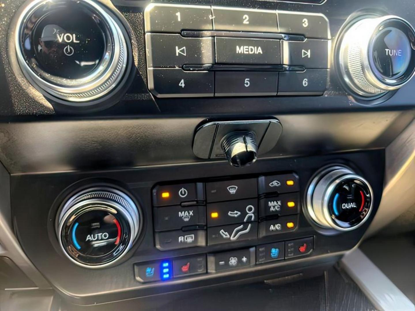 2020 Star White Metallic Tri-Coat /Black Ford F-250 (1FT7W2BT2LE) with an Powerstroke 67L V-8 diesel direct injection engine, Automatic transmission, located at 1175 N Woodruff Ave, Idaho Falls, ID, 83401, 43.506901, -111.999657 - At Timberline Auto, finding a great deal on your next vehicle is always easy! Our experienced sales staff's goal is to help find you the right vehicle at the right price! Our knowledgeable finance department has options for almost any credit score. We offer extended service contract options to prote - Photo#23