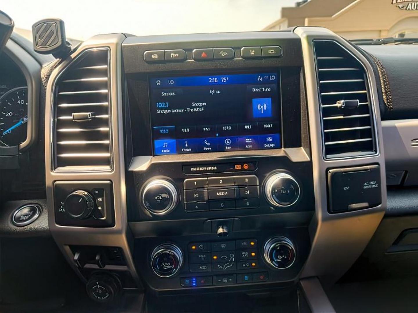 2020 Star White Metallic Tri-Coat /Black Ford F-250 (1FT7W2BT2LE) with an Powerstroke 67L V-8 diesel direct injection engine, Automatic transmission, located at 1175 N Woodruff Ave, Idaho Falls, ID, 83401, 43.506901, -111.999657 - At Timberline Auto, finding a great deal on your next vehicle is always easy! Our experienced sales staff's goal is to help find you the right vehicle at the right price! Our knowledgeable finance department has options for almost any credit score. We offer extended service contract options to prote - Photo#25