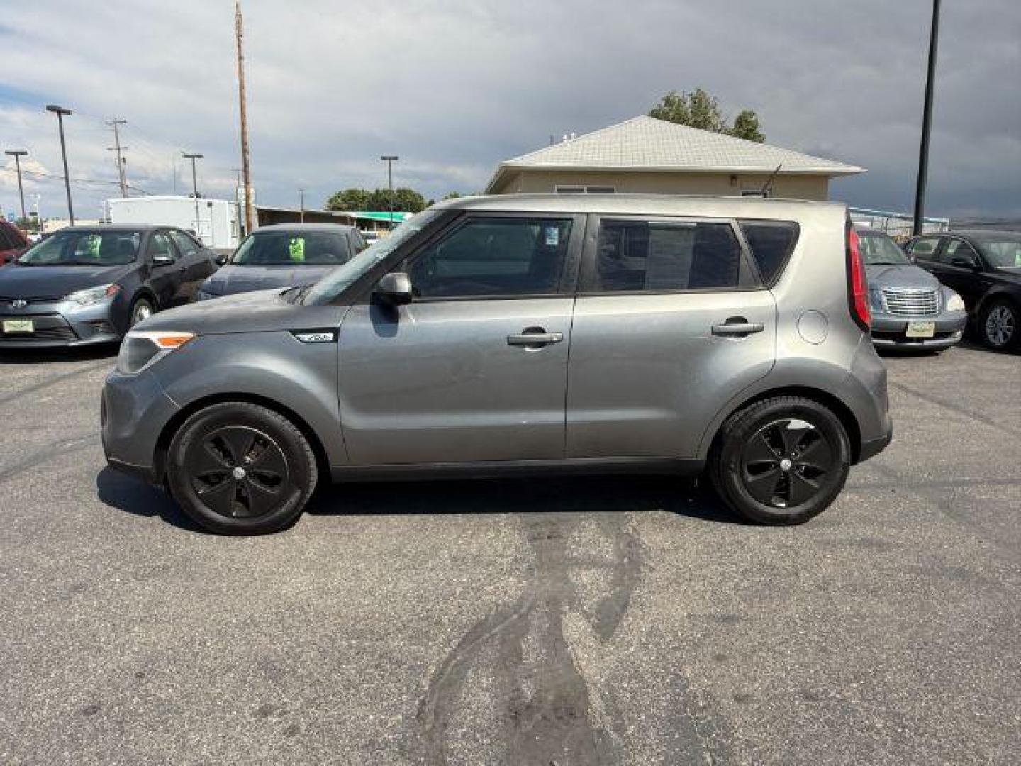 2015 GRAY /CLOTH KIA Soul (KNDJN2A21F7) with an 16 engine, Automatic transmission, located at 1175 N Woodruff Ave, Idaho Falls, ID, 83401, 43.506901, -111.999657 - At Timberline Auto, finding a great deal on your next vehicle is always easy! Our experienced sales staff's goal is to help find you the right vehicle at the right price! Our knowledgeable finance department has options for almost any credit score. We offer extended service contract options to prote - Photo#21
