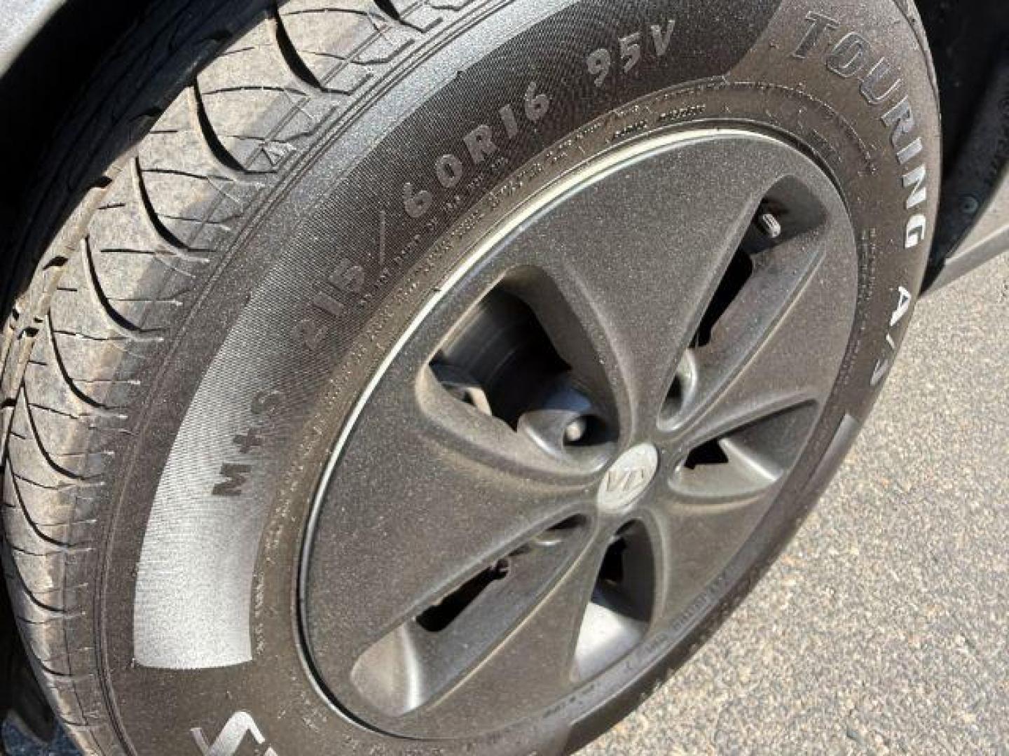 2015 GRAY /CLOTH KIA Soul (KNDJN2A21F7) with an 16 engine, Automatic transmission, located at 1175 N Woodruff Ave, Idaho Falls, ID, 83401, 43.506901, -111.999657 - At Timberline Auto, finding a great deal on your next vehicle is always easy! Our experienced sales staff's goal is to help find you the right vehicle at the right price! Our knowledgeable finance department has options for almost any credit score. We offer extended service contract options to prote - Photo#29