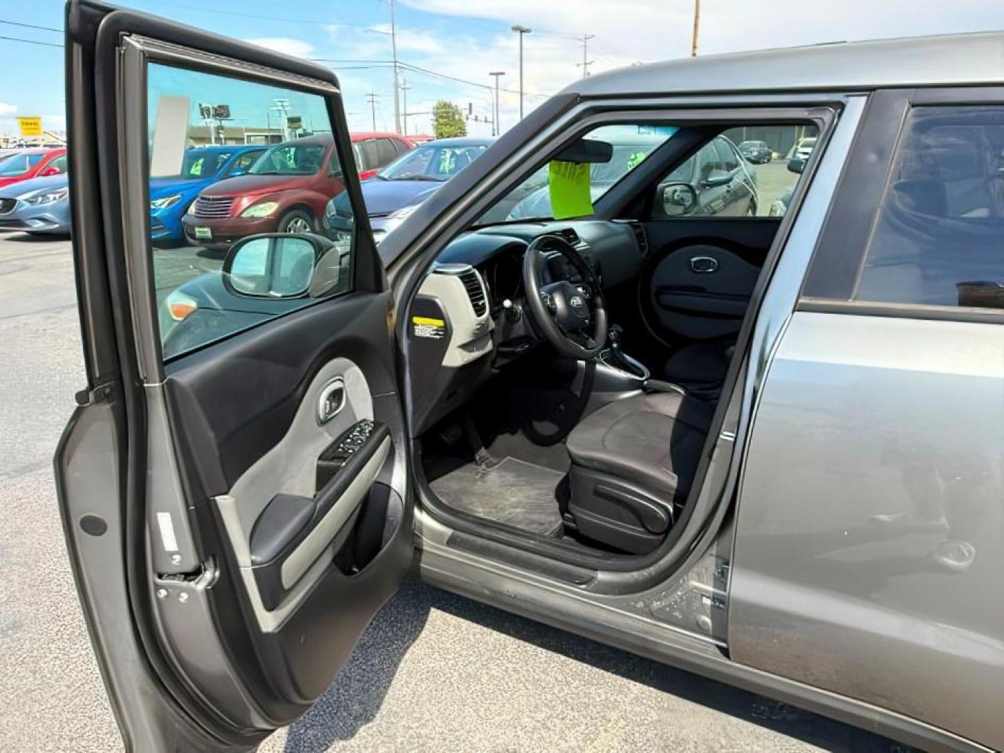 2015 GRAY /CLOTH KIA Soul (KNDJN2A21F7) with an 16 engine, Automatic transmission, located at 1175 N Woodruff Ave, Idaho Falls, ID, 83401, 43.506901, -111.999657 - At Timberline Auto, finding a great deal on your next vehicle is always easy! Our experienced sales staff's goal is to help find you the right vehicle at the right price! Our knowledgeable finance department has options for almost any credit score. We offer extended service contract options to prote - Photo#10