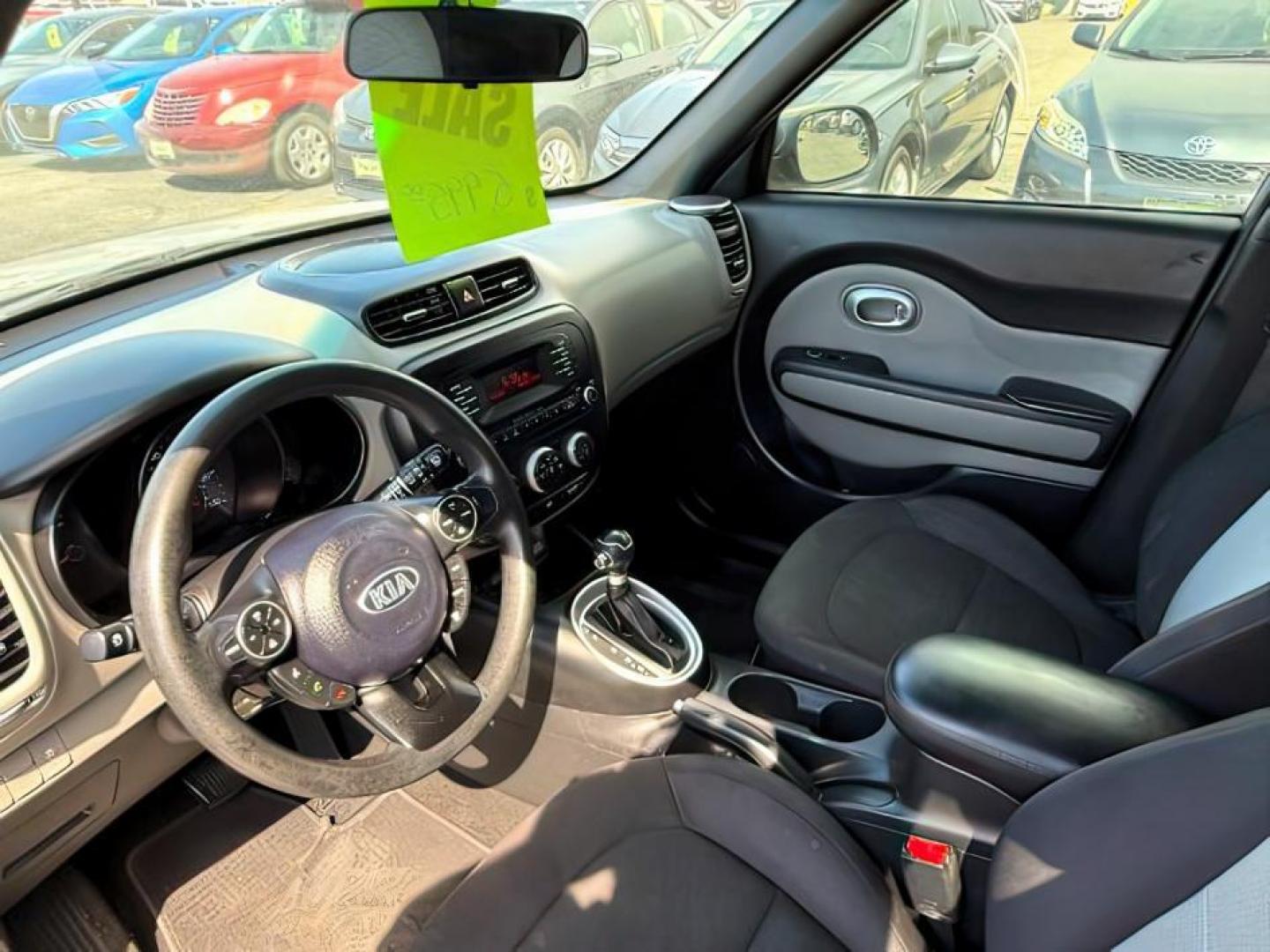 2015 GRAY /CLOTH KIA Soul (KNDJN2A21F7) with an 16 engine, Automatic transmission, located at 1175 N Woodruff Ave, Idaho Falls, ID, 83401, 43.506901, -111.999657 - At Timberline Auto, finding a great deal on your next vehicle is always easy! Our experienced sales staff's goal is to help find you the right vehicle at the right price! Our knowledgeable finance department has options for almost any credit score. We offer extended service contract options to prote - Photo#12