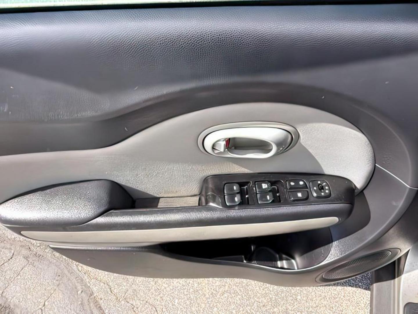 2015 GRAY /CLOTH KIA Soul (KNDJN2A21F7) with an 16 engine, Automatic transmission, located at 1175 N Woodruff Ave, Idaho Falls, ID, 83401, 43.506901, -111.999657 - At Timberline Auto, finding a great deal on your next vehicle is always easy! Our experienced sales staff's goal is to help find you the right vehicle at the right price! Our knowledgeable finance department has options for almost any credit score. We offer extended service contract options to prote - Photo#15