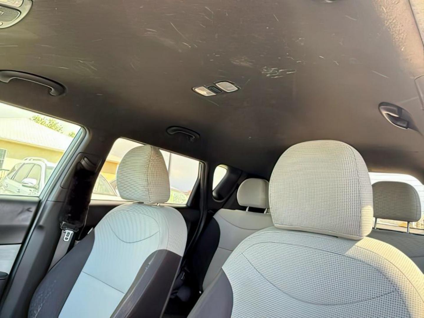 2015 GRAY /CLOTH KIA Soul (KNDJN2A21F7) with an 16 engine, Automatic transmission, located at 1175 N Woodruff Ave, Idaho Falls, ID, 83401, 43.506901, -111.999657 - At Timberline Auto, finding a great deal on your next vehicle is always easy! Our experienced sales staff's goal is to help find you the right vehicle at the right price! Our knowledgeable finance department has options for almost any credit score. We offer extended service contract options to prote - Photo#16