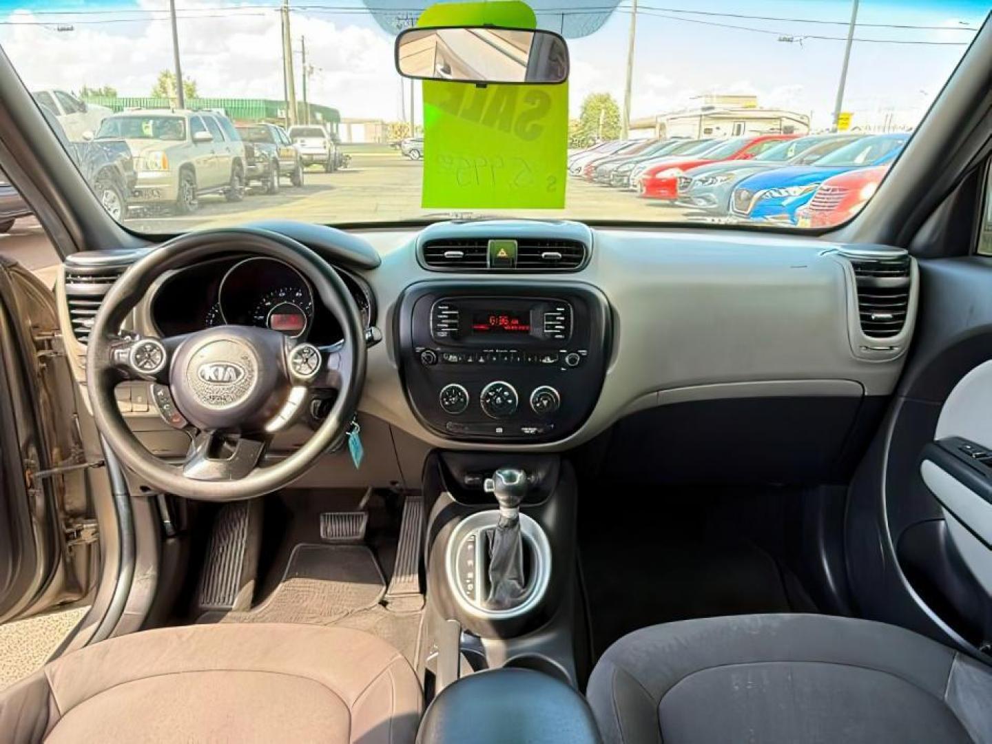 2015 GRAY /CLOTH KIA Soul (KNDJN2A21F7) with an 16 engine, Automatic transmission, located at 1175 N Woodruff Ave, Idaho Falls, ID, 83401, 43.506901, -111.999657 - At Timberline Auto, finding a great deal on your next vehicle is always easy! Our experienced sales staff's goal is to help find you the right vehicle at the right price! Our knowledgeable finance department has options for almost any credit score. We offer extended service contract options to prote - Photo#17