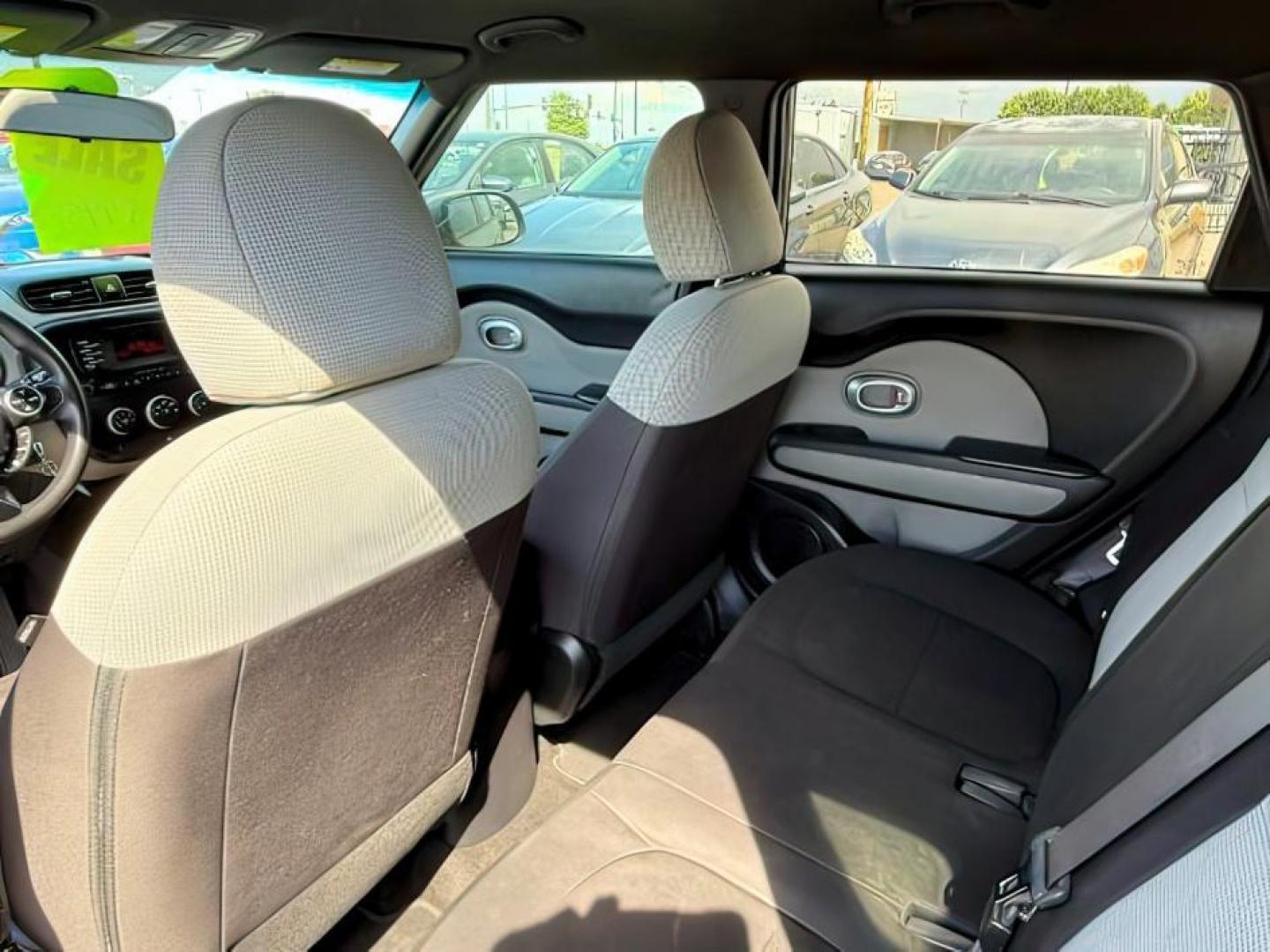 2015 GRAY /CLOTH KIA Soul (KNDJN2A21F7) with an 16 engine, Automatic transmission, located at 1175 N Woodruff Ave, Idaho Falls, ID, 83401, 43.506901, -111.999657 - At Timberline Auto, finding a great deal on your next vehicle is always easy! Our experienced sales staff's goal is to help find you the right vehicle at the right price! Our knowledgeable finance department has options for almost any credit score. We offer extended service contract options to prote - Photo#18