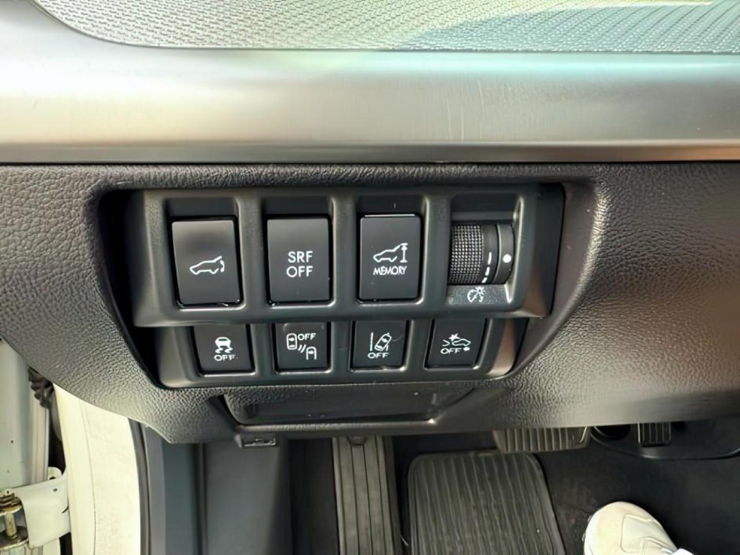 2016 Crystal White Pearl /Slate Black Subaru Outback (4S4BSAFC5G3) with an 25L H-4 DOHC engine, Automatic transmission, located at 1175 N Woodruff Ave, Idaho Falls, ID, 83401, 43.506901, -111.999657 - At Timberline Auto, finding a great deal on your next vehicle is always easy! Our experienced sales staff's goal is to help find you the right vehicle at the right price! Our knowledgeable finance department has options for almost any credit score. We offer extended service contract options to prote - Photo#15