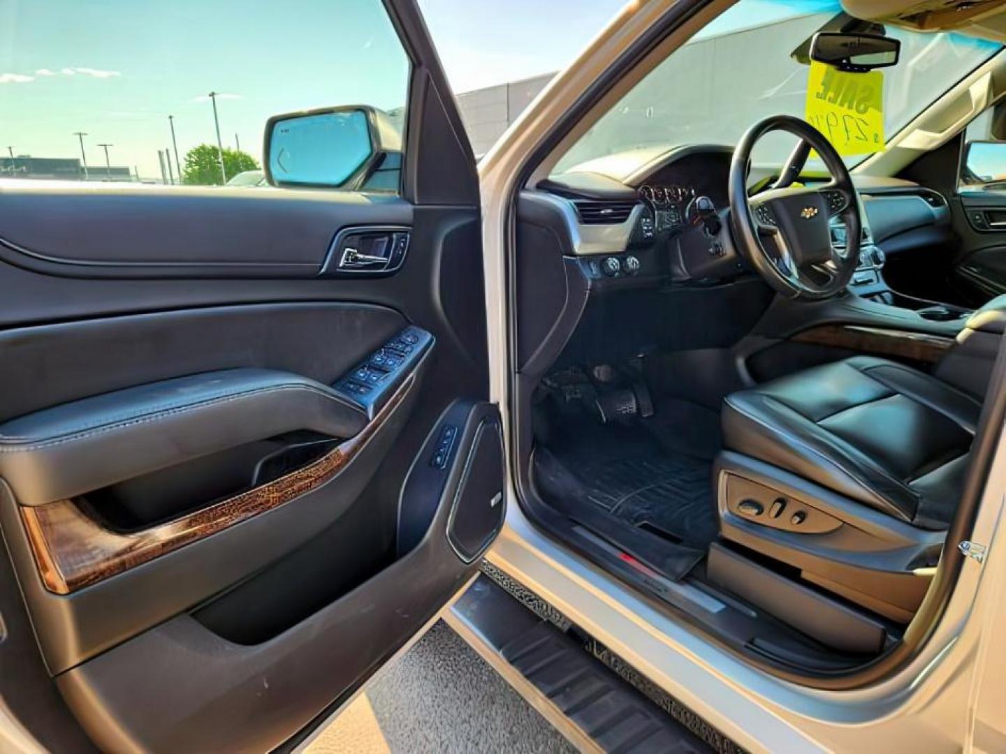 2016 Silver Ice Metallic /Jet Black Chevrolet Tahoe (1GNSKBKC4GR) with an EcoTec3 53L V-8 gasoline direct injection engine, Automatic transmission, located at 1175 N Woodruff Ave, Idaho Falls, ID, 83401, 43.506901, -111.999657 - At Timberline Auto, finding a great deal on your next vehicle is always easy! Our experienced sales staff's goal is to help find you the right vehicle at the right price! Our knowledgeable finance department has options for almost any credit score. We offer extended service contract options to prote - Photo#7