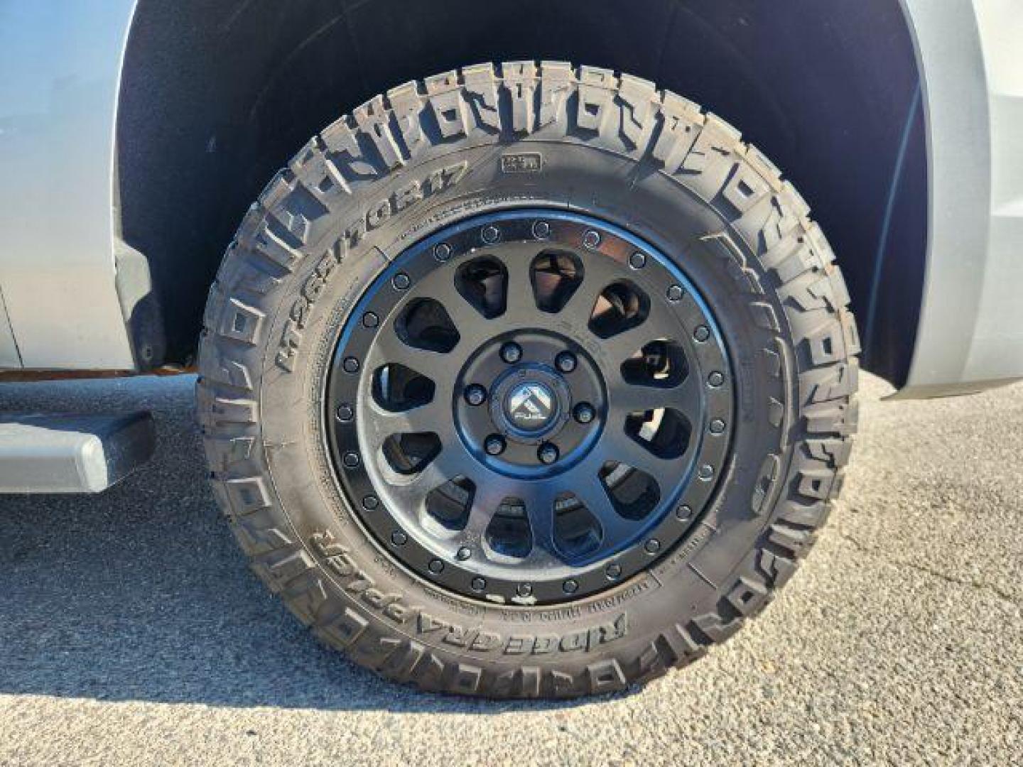 2016 Silver Ice Metallic /Jet Black Chevrolet Tahoe (1GNSKBKC4GR) with an EcoTec3 53L V-8 gasoline direct injection engine, Automatic transmission, located at 1175 N Woodruff Ave, Idaho Falls, ID, 83401, 43.506901, -111.999657 - At Timberline Auto, finding a great deal on your next vehicle is always easy! Our experienced sales staff's goal is to help find you the right vehicle at the right price! Our knowledgeable finance department has options for almost any credit score. We offer extended service contract options to prote - Photo#22
