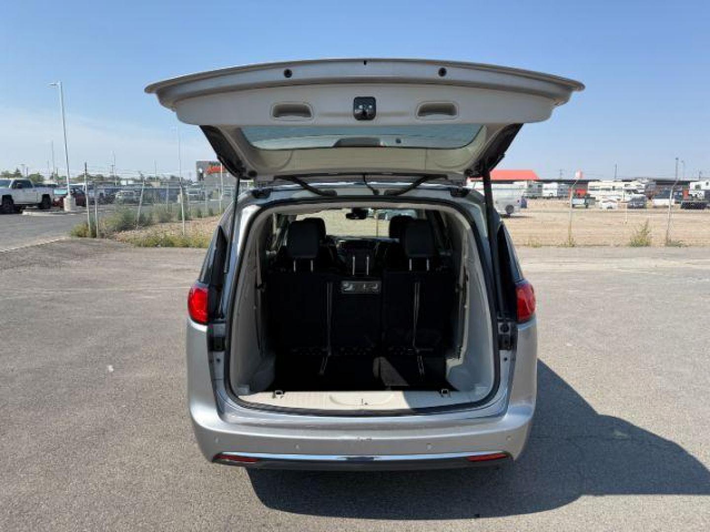 2017 SILVER /Black/Alloy Chrysler Pacifica (2C4RC1EG7HR) with an 36L V-6 DOHC engine, Automatic transmission, located at 1175 N Woodruff Ave, Idaho Falls, ID, 83401, 43.506901, -111.999657 - At Timberline Auto, finding a great deal on your next vehicle is always easy! Our experienced sales staff's goal is to help find you the right vehicle at the right price! Our knowledgeable finance department has options for almost any credit score. We offer extended service contract options to prote - Photo#30