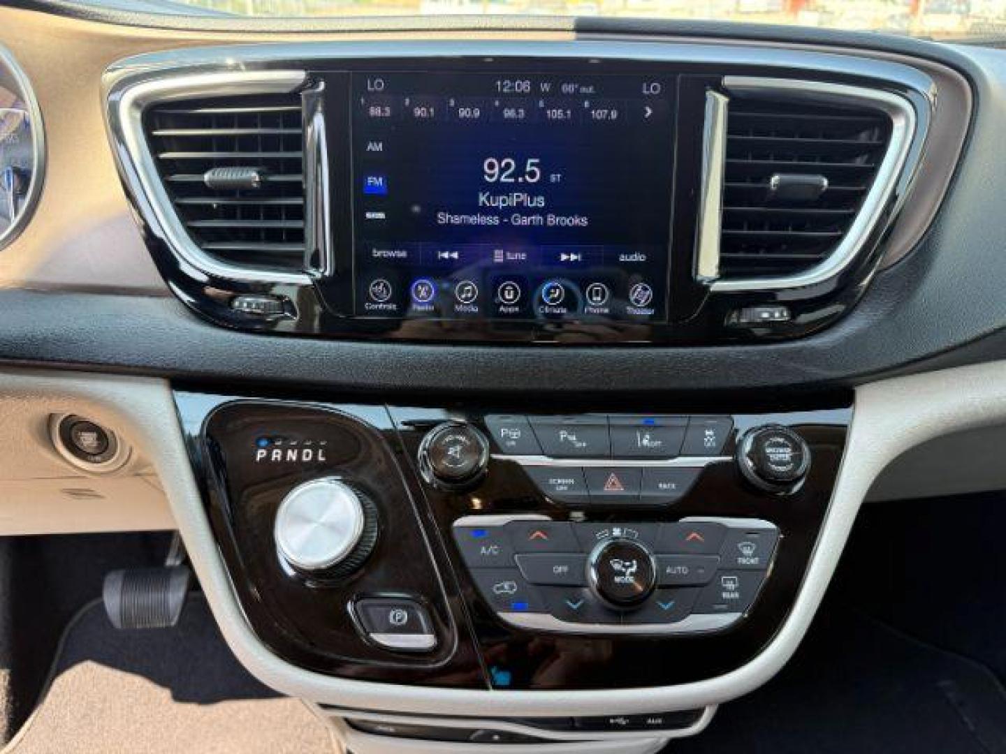 2017 SILVER /Black/Alloy Chrysler Pacifica (2C4RC1EG7HR) with an 36L V-6 DOHC engine, Automatic transmission, located at 1175 N Woodruff Ave, Idaho Falls, ID, 83401, 43.506901, -111.999657 - At Timberline Auto, finding a great deal on your next vehicle is always easy! Our experienced sales staff's goal is to help find you the right vehicle at the right price! Our knowledgeable finance department has options for almost any credit score. We offer extended service contract options to prote - Photo#41