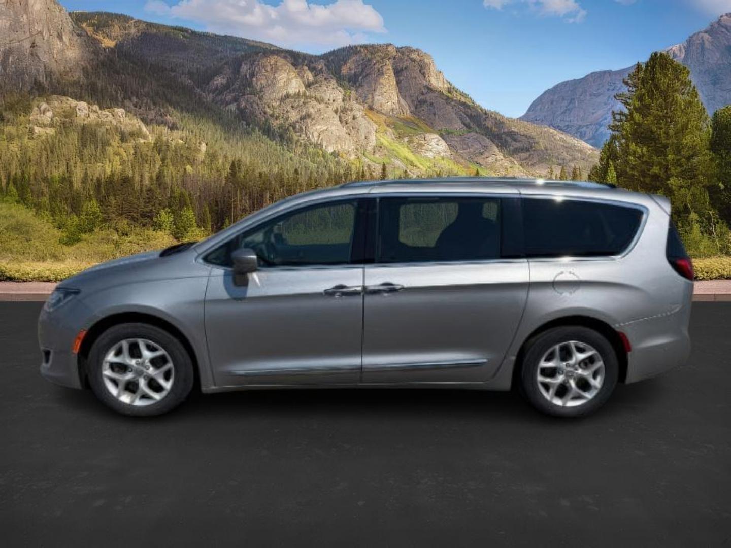 2017 SILVER /Black/Alloy Chrysler Pacifica (2C4RC1EG7HR) with an 36L V-6 DOHC engine, Automatic transmission, located at 1175 N Woodruff Ave, Idaho Falls, ID, 83401, 43.506901, -111.999657 - At Timberline Auto, finding a great deal on your next vehicle is always easy! Our experienced sales staff's goal is to help find you the right vehicle at the right price! Our knowledgeable finance department has options for almost any credit score. We offer extended service contract options to prote - Photo#1