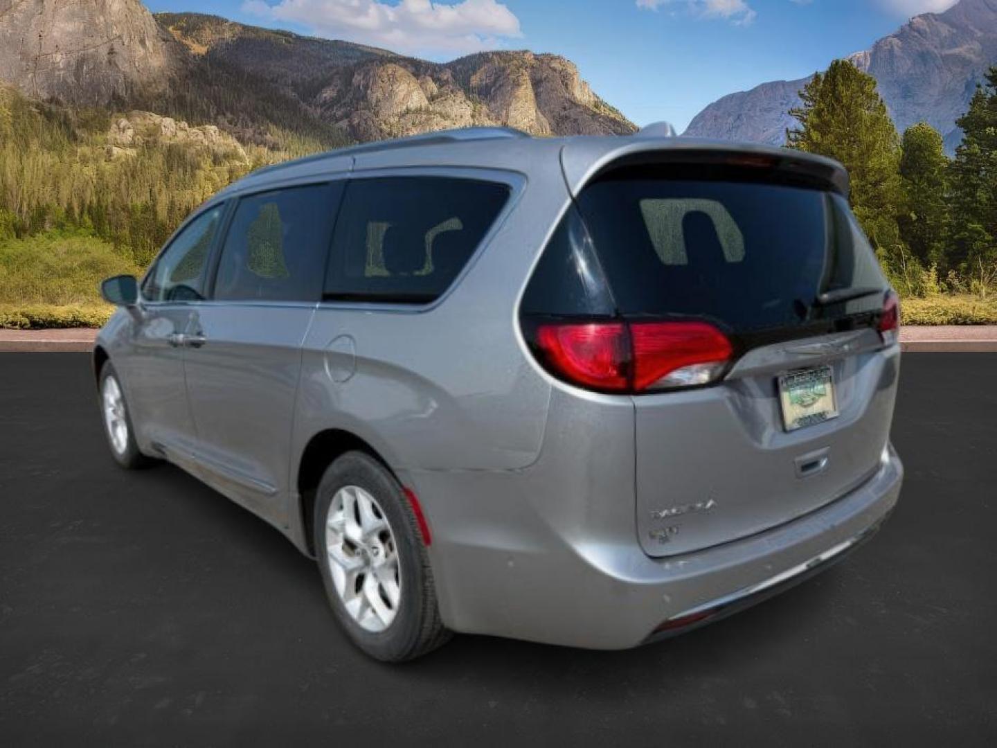 2017 SILVER /Black/Alloy Chrysler Pacifica (2C4RC1EG7HR) with an 36L V-6 DOHC engine, Automatic transmission, located at 1175 N Woodruff Ave, Idaho Falls, ID, 83401, 43.506901, -111.999657 - At Timberline Auto, finding a great deal on your next vehicle is always easy! Our experienced sales staff's goal is to help find you the right vehicle at the right price! Our knowledgeable finance department has options for almost any credit score. We offer extended service contract options to prote - Photo#2