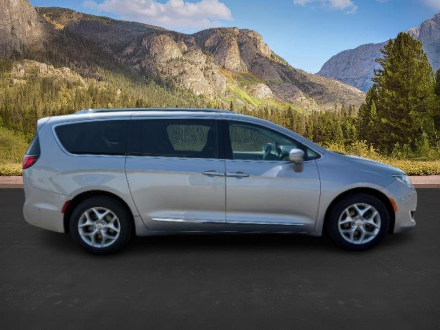 2017 SILVER /Black/Alloy Chrysler Pacifica (2C4RC1EG7HR) with an 36L V-6 DOHC engine, Automatic transmission, located at 1175 N Woodruff Ave, Idaho Falls, ID, 83401, 43.506901, -111.999657 - At Timberline Auto, finding a great deal on your next vehicle is always easy! Our experienced sales staff's goal is to help find you the right vehicle at the right price! Our knowledgeable finance department has options for almost any credit score. We offer extended service contract options to prote - Photo#8