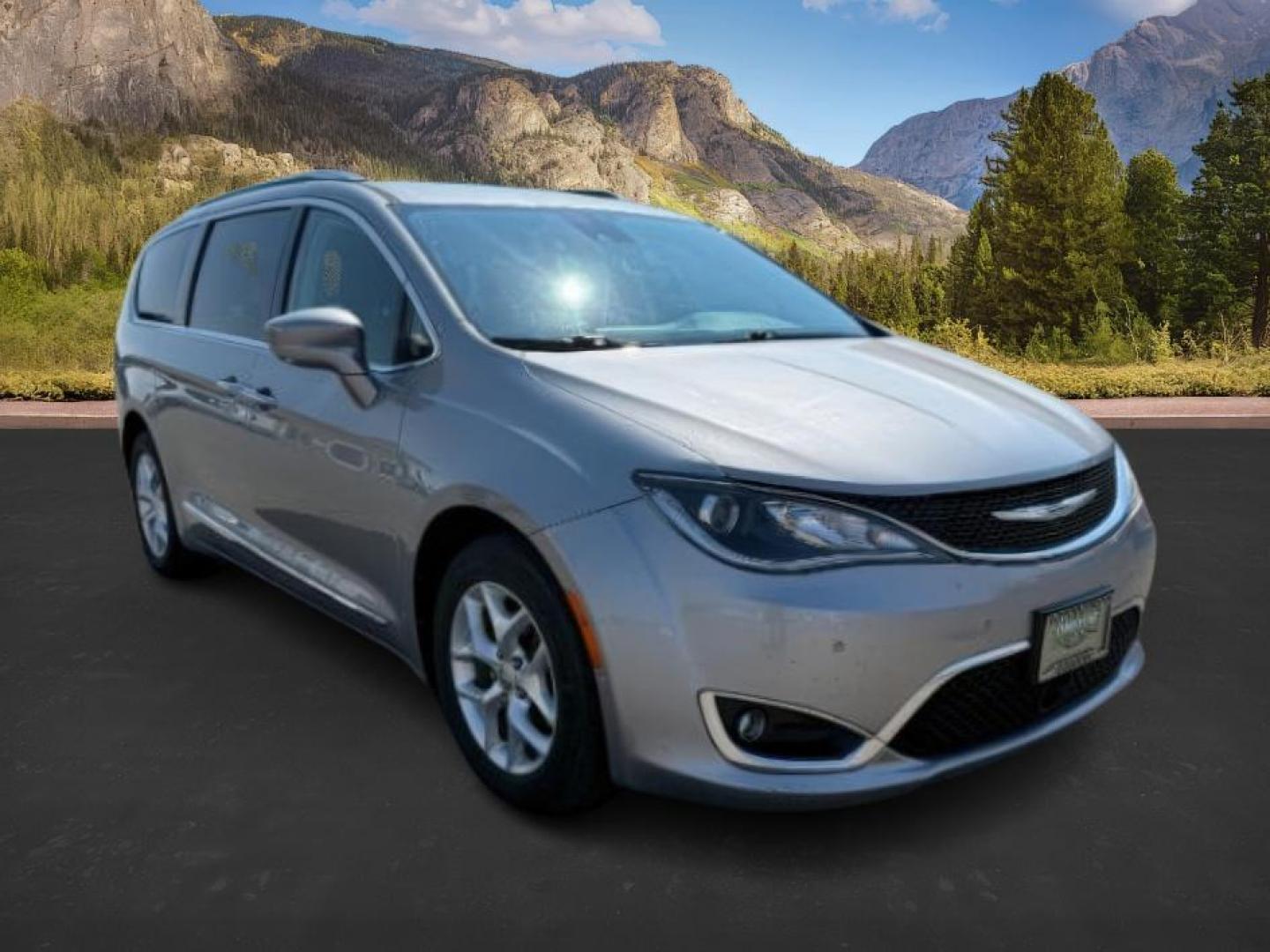 2017 SILVER /Black/Alloy Chrysler Pacifica (2C4RC1EG7HR) with an 36L V-6 DOHC engine, Automatic transmission, located at 1175 N Woodruff Ave, Idaho Falls, ID, 83401, 43.506901, -111.999657 - At Timberline Auto, finding a great deal on your next vehicle is always easy! Our experienced sales staff's goal is to help find you the right vehicle at the right price! Our knowledgeable finance department has options for almost any credit score. We offer extended service contract options to prote - Photo#9