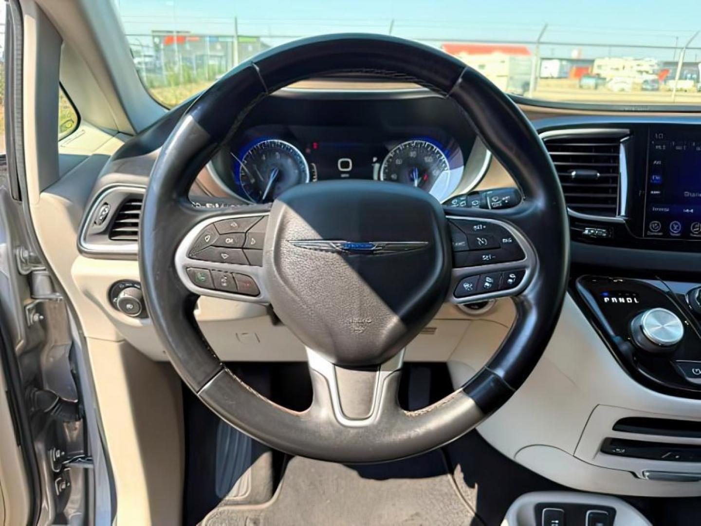 2017 SILVER /Black/Alloy Chrysler Pacifica (2C4RC1EG7HR) with an 36L V-6 DOHC engine, Automatic transmission, located at 1175 N Woodruff Ave, Idaho Falls, ID, 83401, 43.506901, -111.999657 - At Timberline Auto, finding a great deal on your next vehicle is always easy! Our experienced sales staff's goal is to help find you the right vehicle at the right price! Our knowledgeable finance department has options for almost any credit score. We offer extended service contract options to prote - Photo#15