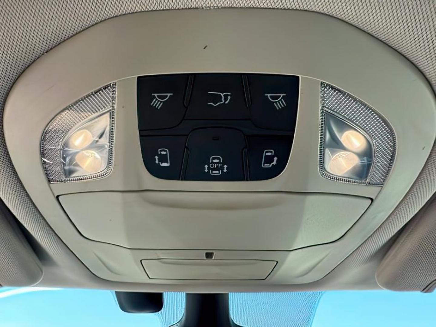 2017 SILVER /Black/Alloy Chrysler Pacifica (2C4RC1EG7HR) with an 36L V-6 DOHC engine, Automatic transmission, located at 1175 N Woodruff Ave, Idaho Falls, ID, 83401, 43.506901, -111.999657 - At Timberline Auto, finding a great deal on your next vehicle is always easy! Our experienced sales staff's goal is to help find you the right vehicle at the right price! Our knowledgeable finance department has options for almost any credit score. We offer extended service contract options to prote - Photo#18