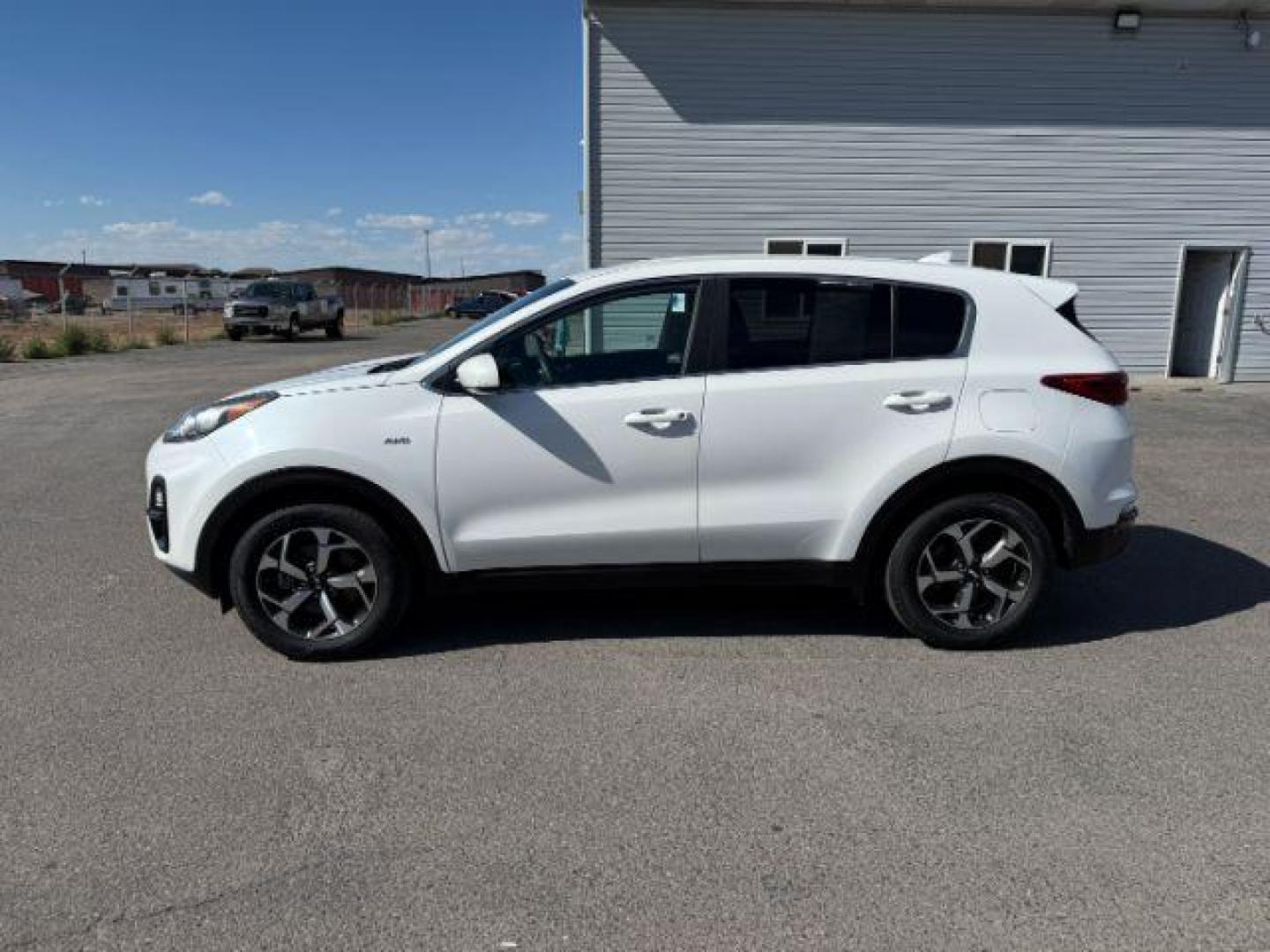 2021 Snow White Pearl /Black KIA Sportage (KNDPMCAC0M7) with an Theta II 24L I-4 gasoline direct injection engine, Automatic transmission, located at 1175 N Woodruff Ave, Idaho Falls, ID, 83401, 43.506901, -111.999657 - At Timberline Auto, finding a great deal on your next vehicle is always easy! Our experienced sales staff's goal is to help find you the right vehicle at the right price! Our knowledgeable finance department has options for almost any credit score. We offer extended service contract options to prote - Photo#21