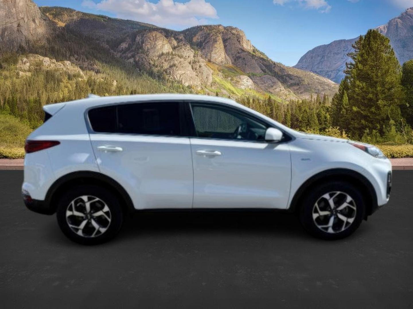 2021 Snow White Pearl /Black KIA Sportage (KNDPMCAC0M7) with an Theta II 24L I-4 gasoline direct injection engine, Automatic transmission, located at 1175 N Woodruff Ave, Idaho Falls, ID, 83401, 43.506901, -111.999657 - At Timberline Auto, finding a great deal on your next vehicle is always easy! Our experienced sales staff's goal is to help find you the right vehicle at the right price! Our knowledgeable finance department has options for almost any credit score. We offer extended service contract options to prote - Photo#6