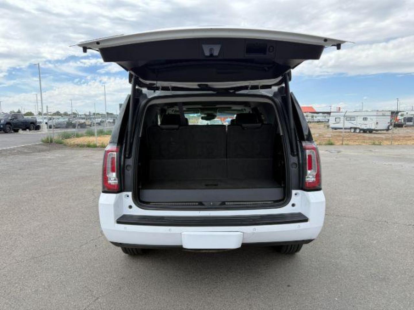2018 WHITE /LEATHER GMC Yukon (1GKS2BKC9JR) with an EcoTec3 53L V-8 gasoline direct injection engine, Automatic transmission, located at 1175 N Woodruff Ave, Idaho Falls, ID, 83401, 43.506901, -111.999657 - At Timberline Auto, finding a great deal on your next vehicle is always easy! Our experienced sales staff's goal is to help find you the right vehicle at the right price! Our knowledgeable finance department has options for almost any credit score. We offer extended service contract options to prote - Photo#26