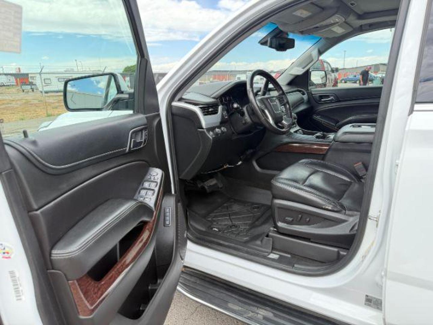 2018 WHITE /LEATHER GMC Yukon (1GKS2BKC9JR) with an EcoTec3 53L V-8 gasoline direct injection engine, Automatic transmission, located at 1175 N Woodruff Ave, Idaho Falls, ID, 83401, 43.506901, -111.999657 - At Timberline Auto, finding a great deal on your next vehicle is always easy! Our experienced sales staff's goal is to help find you the right vehicle at the right price! Our knowledgeable finance department has options for almost any credit score. We offer extended service contract options to prote - Photo#32