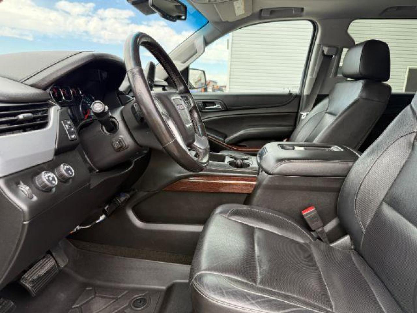 2018 WHITE /LEATHER GMC Yukon (1GKS2BKC9JR) with an EcoTec3 53L V-8 gasoline direct injection engine, Automatic transmission, located at 1175 N Woodruff Ave, Idaho Falls, ID, 83401, 43.506901, -111.999657 - At Timberline Auto, finding a great deal on your next vehicle is always easy! Our experienced sales staff's goal is to help find you the right vehicle at the right price! Our knowledgeable finance department has options for almost any credit score. We offer extended service contract options to prote - Photo#33