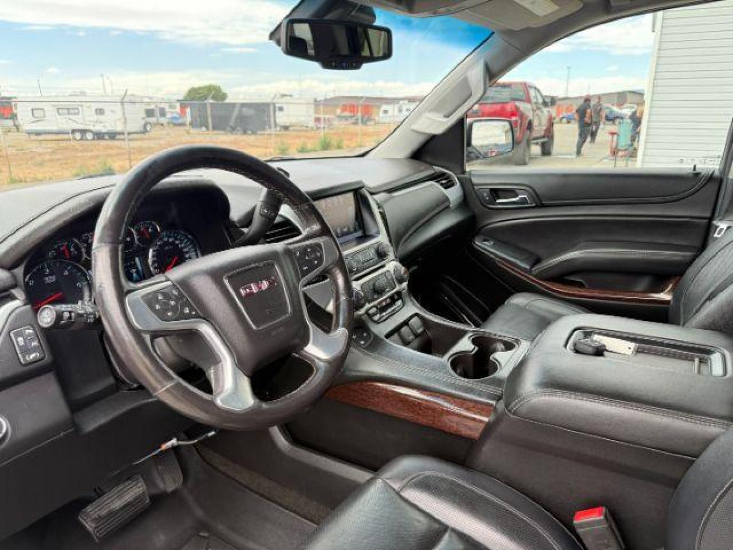 2018 WHITE /LEATHER GMC Yukon (1GKS2BKC9JR) with an EcoTec3 53L V-8 gasoline direct injection engine, Automatic transmission, located at 1175 N Woodruff Ave, Idaho Falls, ID, 83401, 43.506901, -111.999657 - At Timberline Auto, finding a great deal on your next vehicle is always easy! Our experienced sales staff's goal is to help find you the right vehicle at the right price! Our knowledgeable finance department has options for almost any credit score. We offer extended service contract options to prote - Photo#34