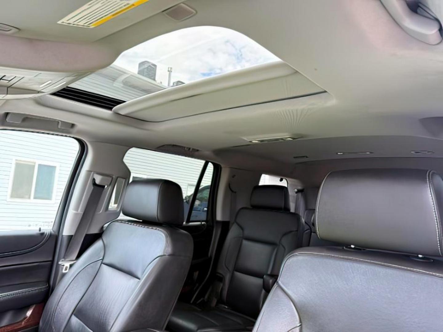 2018 WHITE /LEATHER GMC Yukon (1GKS2BKC9JR) with an EcoTec3 53L V-8 gasoline direct injection engine, Automatic transmission, located at 1175 N Woodruff Ave, Idaho Falls, ID, 83401, 43.506901, -111.999657 - At Timberline Auto, finding a great deal on your next vehicle is always easy! Our experienced sales staff's goal is to help find you the right vehicle at the right price! Our knowledgeable finance department has options for almost any credit score. We offer extended service contract options to prote - Photo#17