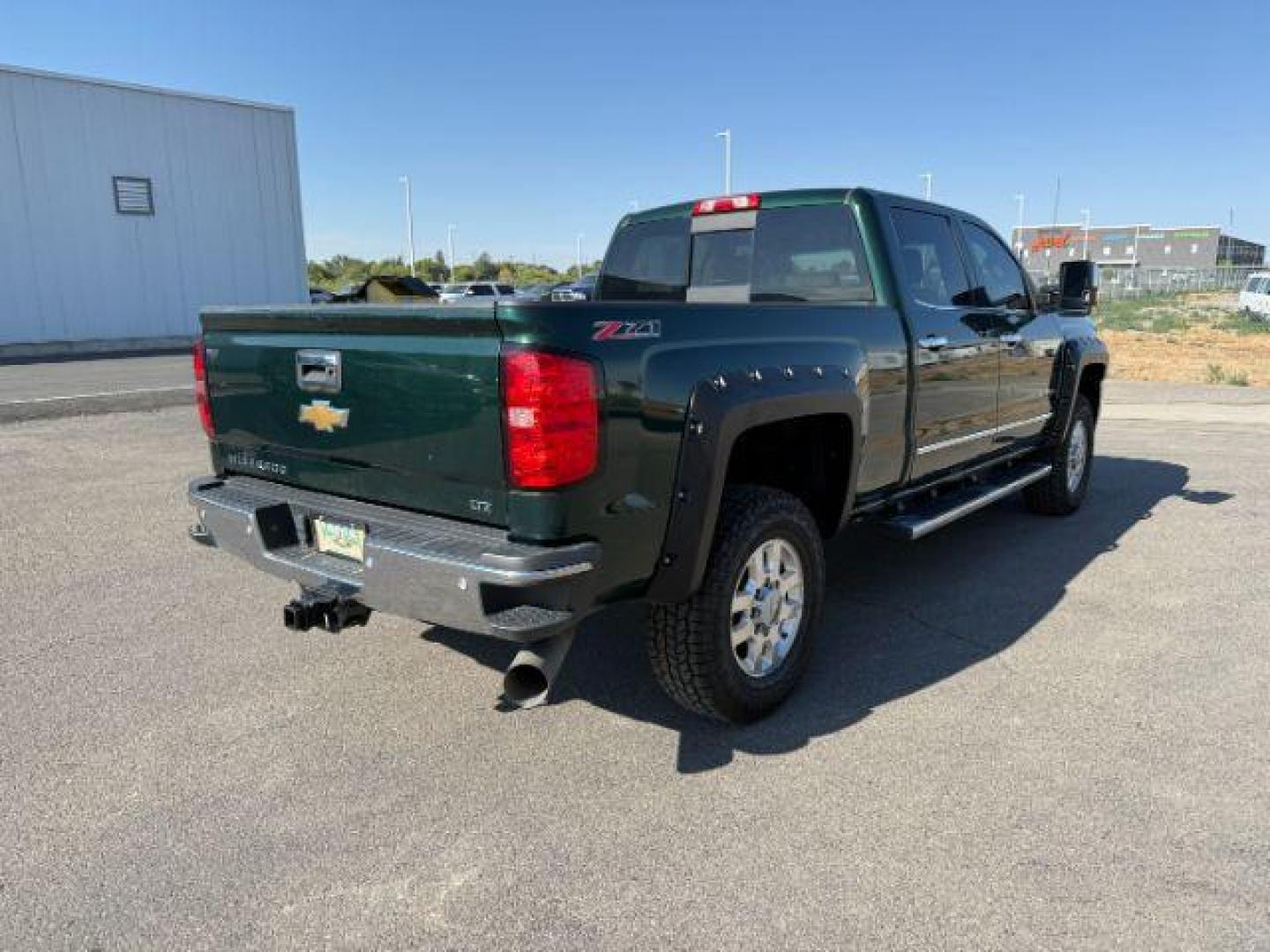 2015 GREEN /Jet Black Chevrolet Silverado 2500HD (1GC1KWE89FF) with an 66 engine, Automatic transmission, located at 1175 N Woodruff Ave, Idaho Falls, ID, 83401, 43.506901, -111.999657 - At Timberline Auto, finding a great deal on your next vehicle is always easy! Our experienced sales staff's goal is to help find you the right vehicle at the right price! Our knowledgeable finance department has options for almost any credit score. We offer extended service contract options to prote - Photo#24