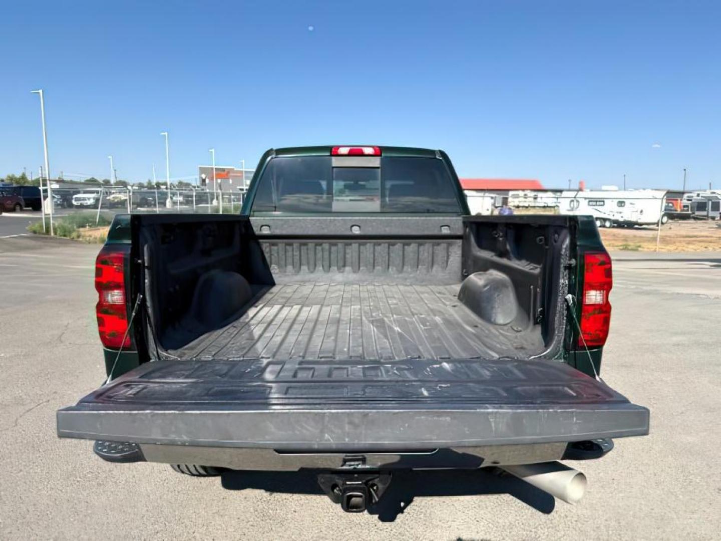 2015 GREEN /Jet Black Chevrolet Silverado 2500HD (1GC1KWE89FF) with an 66 engine, Automatic transmission, located at 1175 N Woodruff Ave, Idaho Falls, ID, 83401, 43.506901, -111.999657 - At Timberline Auto, finding a great deal on your next vehicle is always easy! Our experienced sales staff's goal is to help find you the right vehicle at the right price! Our knowledgeable finance department has options for almost any credit score. We offer extended service contract options to prote - Photo#4