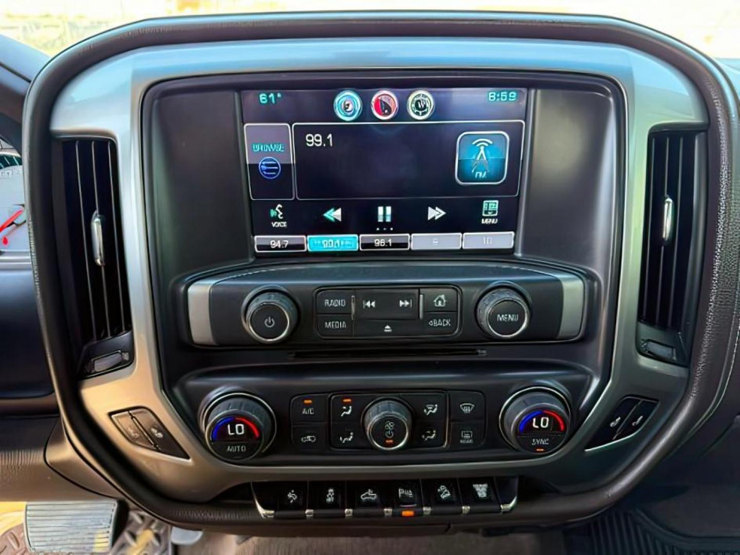 2015 GREEN /Jet Black Chevrolet Silverado 2500HD (1GC1KWE89FF) with an 66 engine, Automatic transmission, located at 1175 N Woodruff Ave, Idaho Falls, ID, 83401, 43.506901, -111.999657 - At Timberline Auto, finding a great deal on your next vehicle is always easy! Our experienced sales staff's goal is to help find you the right vehicle at the right price! Our knowledgeable finance department has options for almost any credit score. We offer extended service contract options to prote - Photo#13