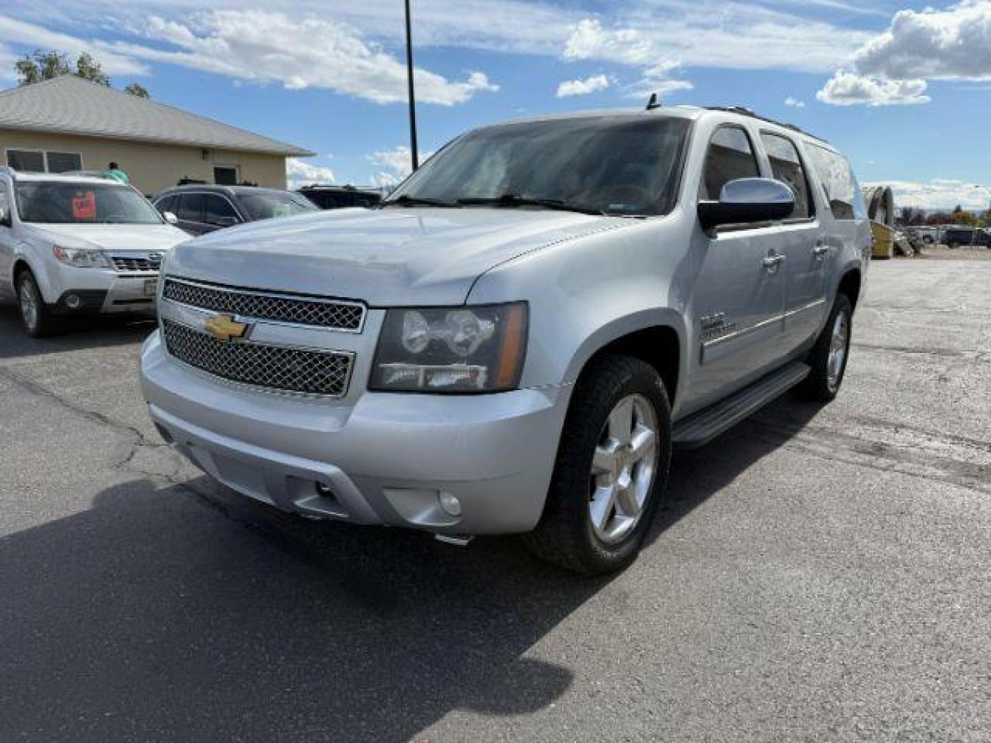 2013 Silver Ice Metallic /Light Cashmere/Dark Cashmere Chevrolet Suburban 1500 (1GNSCJE04DR) with an Vortec 53L V-8 variable valve control engine, Automatic transmission, located at 1175 N Woodruff Ave, Idaho Falls, ID, 83401, 43.506901, -111.999657 - At Timberline Auto, finding a great deal on your next vehicle is always easy! Our experienced sales staff's goal is to help find you the right vehicle at the right price! Our knowledgeable finance department has options for almost any credit score. We offer extended service contract options to prote - Photo#23