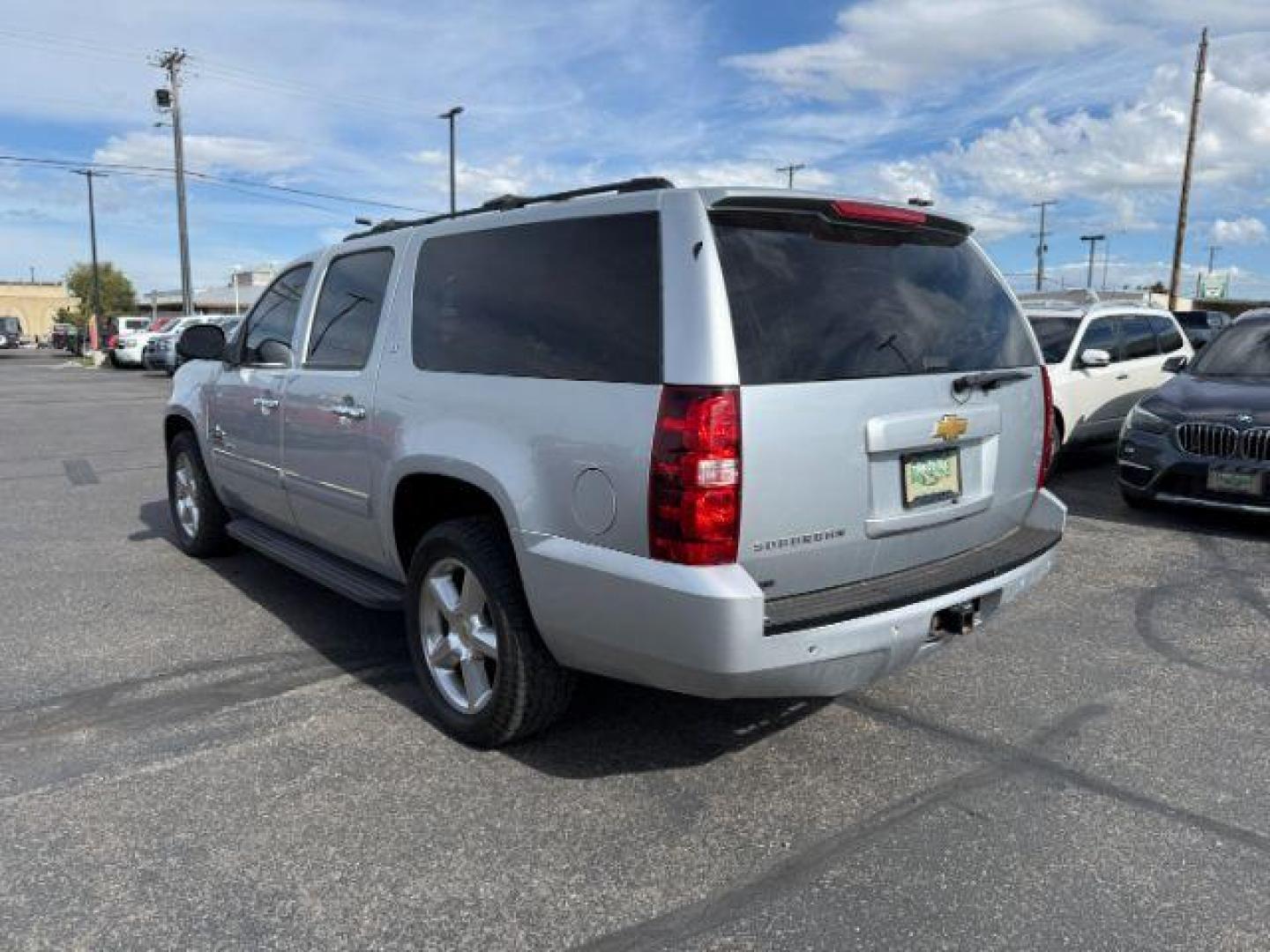 2013 Silver Ice Metallic /Light Cashmere/Dark Cashmere Chevrolet Suburban 1500 (1GNSCJE04DR) with an Vortec 53L V-8 variable valve control engine, Automatic transmission, located at 1175 N Woodruff Ave, Idaho Falls, ID, 83401, 43.506901, -111.999657 - At Timberline Auto, finding a great deal on your next vehicle is always easy! Our experienced sales staff's goal is to help find you the right vehicle at the right price! Our knowledgeable finance department has options for almost any credit score. We offer extended service contract options to prote - Photo#25