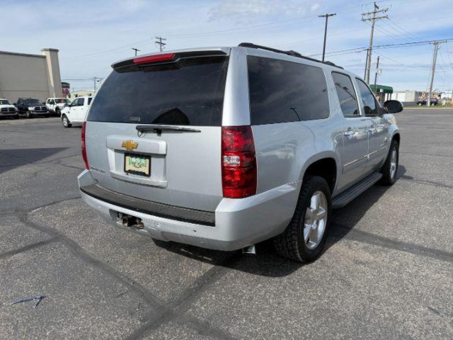 2013 Silver Ice Metallic /Light Cashmere/Dark Cashmere Chevrolet Suburban 1500 (1GNSCJE04DR) with an Vortec 53L V-8 variable valve control engine, Automatic transmission, located at 1175 N Woodruff Ave, Idaho Falls, ID, 83401, 43.506901, -111.999657 - At Timberline Auto, finding a great deal on your next vehicle is always easy! Our experienced sales staff's goal is to help find you the right vehicle at the right price! Our knowledgeable finance department has options for almost any credit score. We offer extended service contract options to prote - Photo#28
