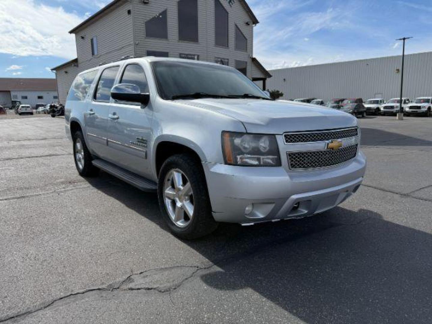2013 Silver Ice Metallic /Light Cashmere/Dark Cashmere Chevrolet Suburban 1500 (1GNSCJE04DR) with an Vortec 53L V-8 variable valve control engine, Automatic transmission, located at 1175 N Woodruff Ave, Idaho Falls, ID, 83401, 43.506901, -111.999657 - At Timberline Auto, finding a great deal on your next vehicle is always easy! Our experienced sales staff's goal is to help find you the right vehicle at the right price! Our knowledgeable finance department has options for almost any credit score. We offer extended service contract options to prote - Photo#30