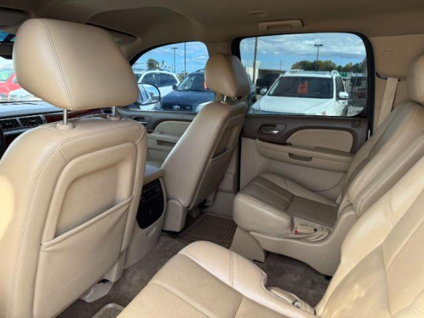 2013 Silver Ice Metallic /Light Cashmere/Dark Cashmere Chevrolet Suburban 1500 (1GNSCJE04DR) with an Vortec 53L V-8 variable valve control engine, Automatic transmission, located at 1175 N Woodruff Ave, Idaho Falls, ID, 83401, 43.506901, -111.999657 - At Timberline Auto, finding a great deal on your next vehicle is always easy! Our experienced sales staff's goal is to help find you the right vehicle at the right price! Our knowledgeable finance department has options for almost any credit score. We offer extended service contract options to prote - Photo#43