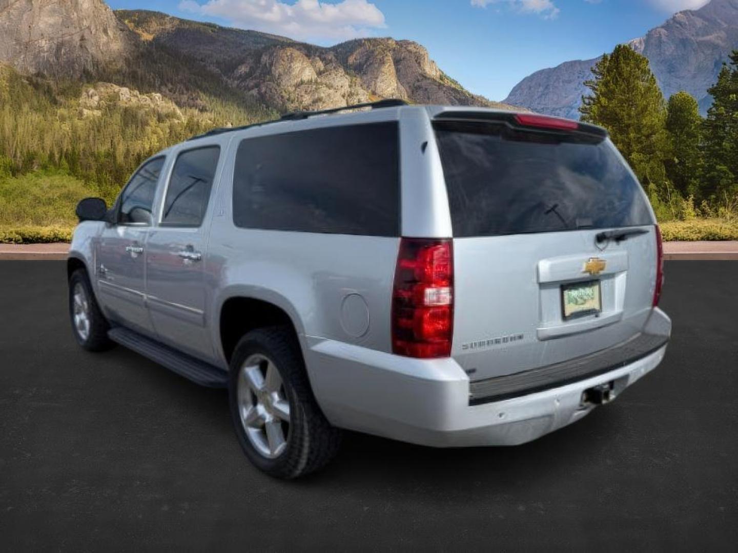 2013 Silver Ice Metallic /Light Cashmere/Dark Cashmere Chevrolet Suburban 1500 (1GNSCJE04DR) with an Vortec 53L V-8 variable valve control engine, Automatic transmission, located at 1175 N Woodruff Ave, Idaho Falls, ID, 83401, 43.506901, -111.999657 - At Timberline Auto, finding a great deal on your next vehicle is always easy! Our experienced sales staff's goal is to help find you the right vehicle at the right price! Our knowledgeable finance department has options for almost any credit score. We offer extended service contract options to prote - Photo#3