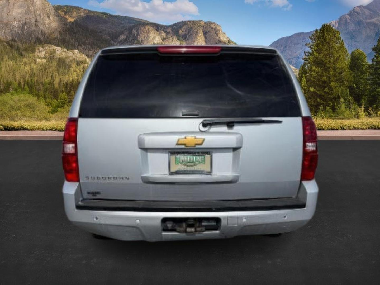 2013 Silver Ice Metallic /Light Cashmere/Dark Cashmere Chevrolet Suburban 1500 (1GNSCJE04DR) with an Vortec 53L V-8 variable valve control engine, Automatic transmission, located at 1175 N Woodruff Ave, Idaho Falls, ID, 83401, 43.506901, -111.999657 - At Timberline Auto, finding a great deal on your next vehicle is always easy! Our experienced sales staff's goal is to help find you the right vehicle at the right price! Our knowledgeable finance department has options for almost any credit score. We offer extended service contract options to prote - Photo#4