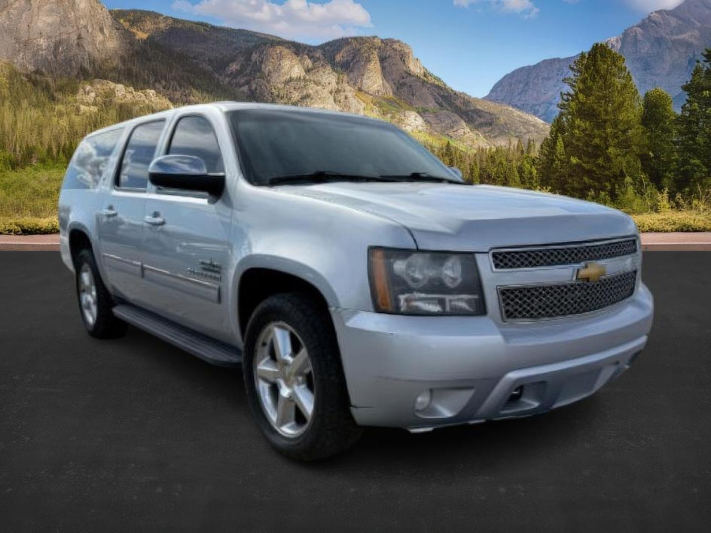 2013 Silver Ice Metallic /Light Cashmere/Dark Cashmere Chevrolet Suburban 1500 (1GNSCJE04DR) with an Vortec 53L V-8 variable valve control engine, Automatic transmission, located at 1175 N Woodruff Ave, Idaho Falls, ID, 83401, 43.506901, -111.999657 - At Timberline Auto, finding a great deal on your next vehicle is always easy! Our experienced sales staff's goal is to help find you the right vehicle at the right price! Our knowledgeable finance department has options for almost any credit score. We offer extended service contract options to prote - Photo#8