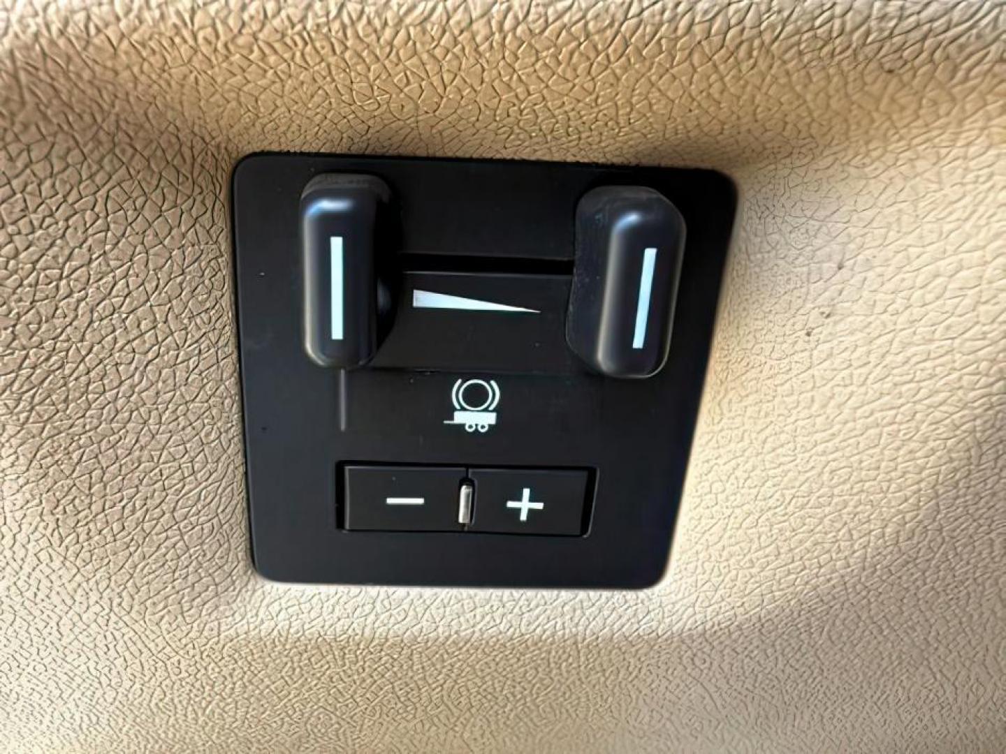 2013 Silver Ice Metallic /Light Cashmere/Dark Cashmere Chevrolet Suburban 1500 (1GNSCJE04DR) with an Vortec 53L V-8 variable valve control engine, Automatic transmission, located at 1175 N Woodruff Ave, Idaho Falls, ID, 83401, 43.506901, -111.999657 - At Timberline Auto, finding a great deal on your next vehicle is always easy! Our experienced sales staff's goal is to help find you the right vehicle at the right price! Our knowledgeable finance department has options for almost any credit score. We offer extended service contract options to prote - Photo#16