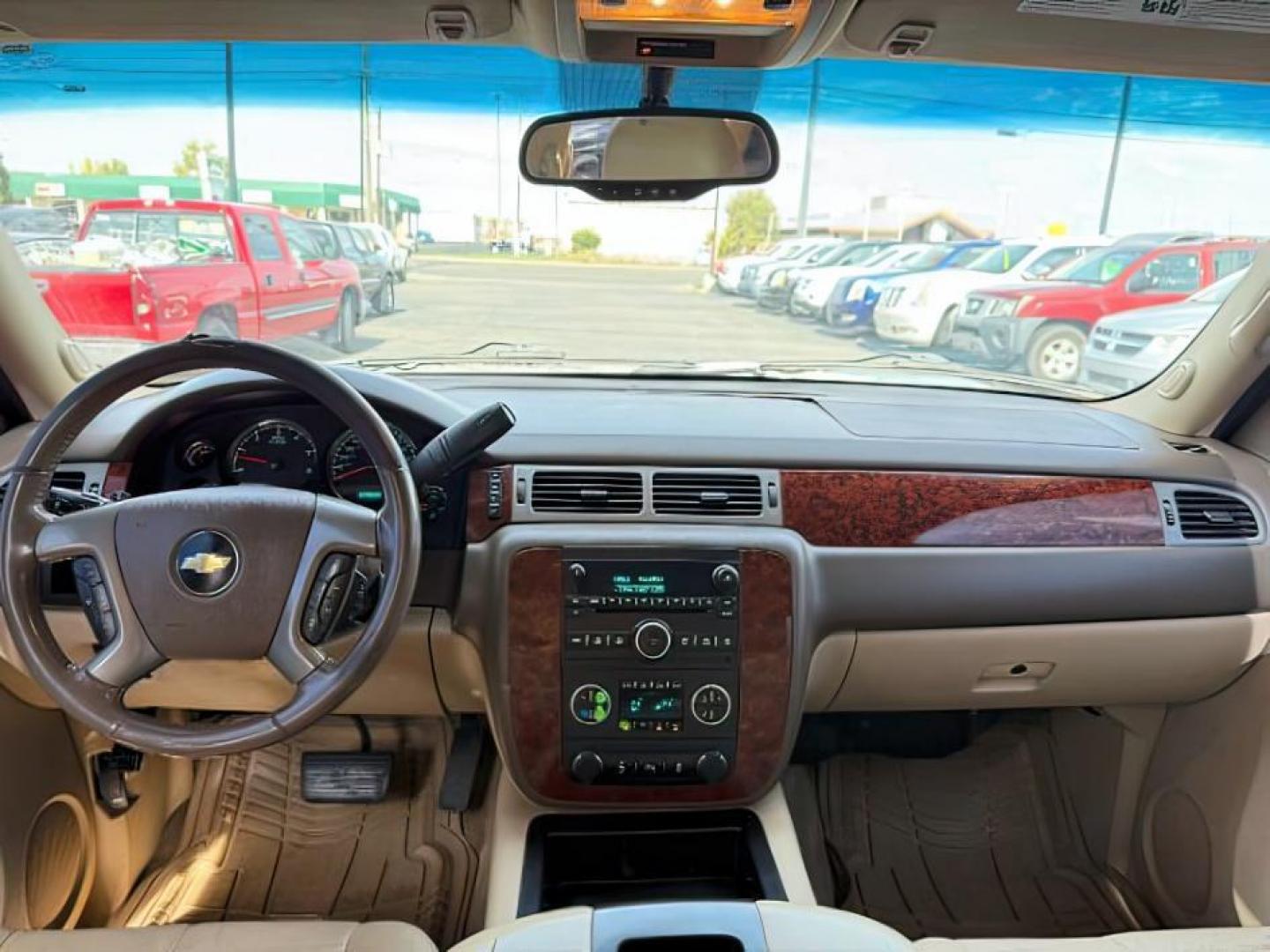 2013 Silver Ice Metallic /Light Cashmere/Dark Cashmere Chevrolet Suburban 1500 (1GNSCJE04DR) with an Vortec 53L V-8 variable valve control engine, Automatic transmission, located at 1175 N Woodruff Ave, Idaho Falls, ID, 83401, 43.506901, -111.999657 - At Timberline Auto, finding a great deal on your next vehicle is always easy! Our experienced sales staff's goal is to help find you the right vehicle at the right price! Our knowledgeable finance department has options for almost any credit score. We offer extended service contract options to prote - Photo#19