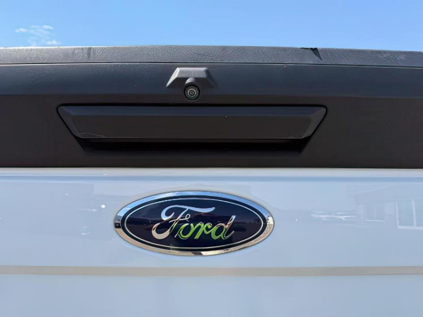 2022 Oxford White /Medium Earth Gray Ford F-250 (1FT7W2B66NE) with an 62L V-8 variable valve control engine, Automatic transmission, located at 1175 N Woodruff Ave, Idaho Falls, ID, 83401, 43.506901, -111.999657 - At Timberline Auto, finding a great deal on your next vehicle is always easy! Our experienced sales staff's goal is to help find you the right vehicle at the right price! Our knowledgeable finance department has options for almost any credit score. We offer extended service contract options to prote - Photo#4